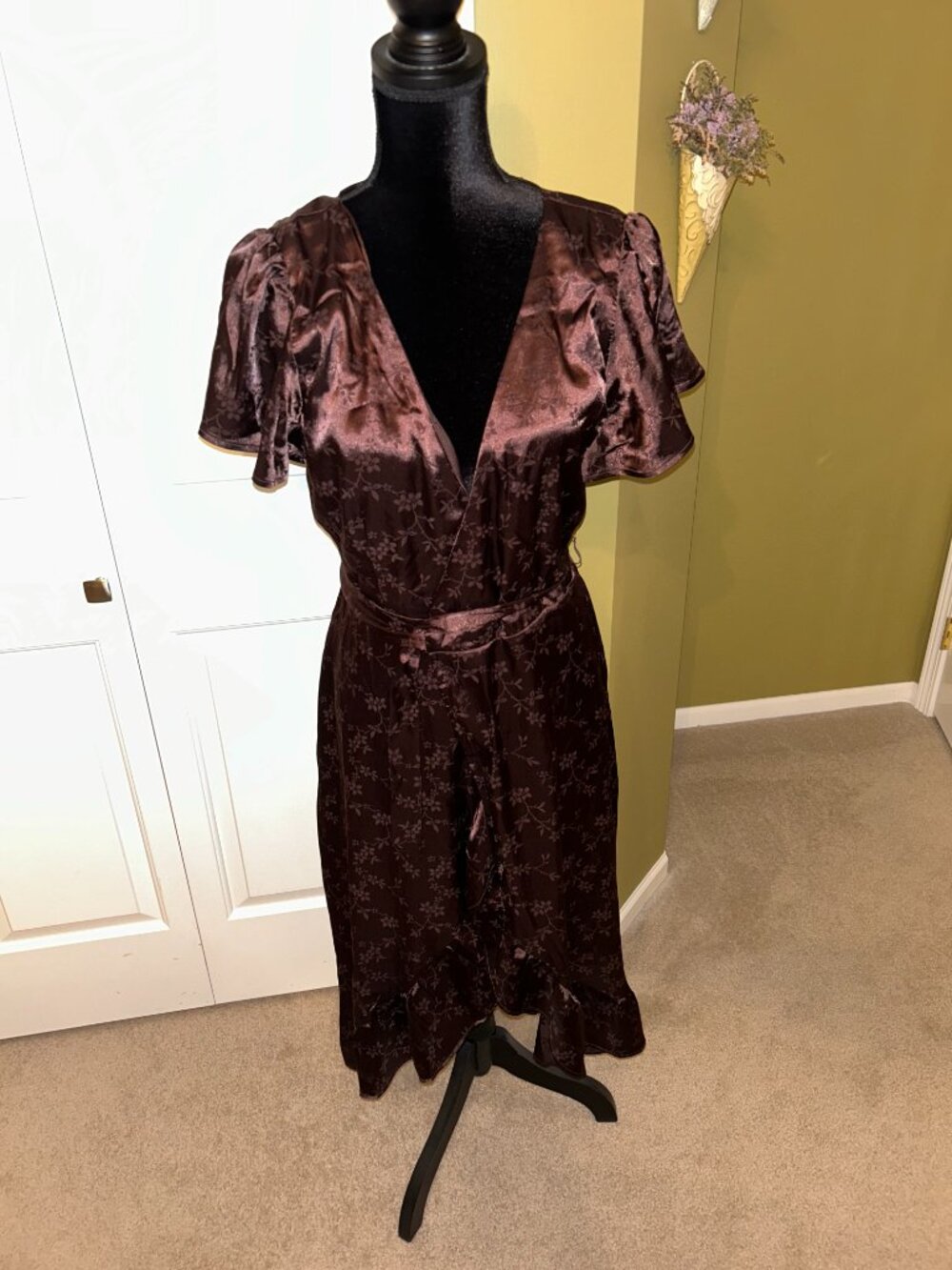 Dress - Picture 2 of 4